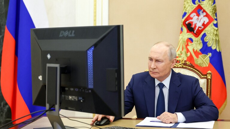 Unfrei, ungleich: Der russische Machthaber Wladimir Wladimirowitsch Putin bei der Stimmabgabe zur sogenannten Duma-Wahl am 18. September 2026
