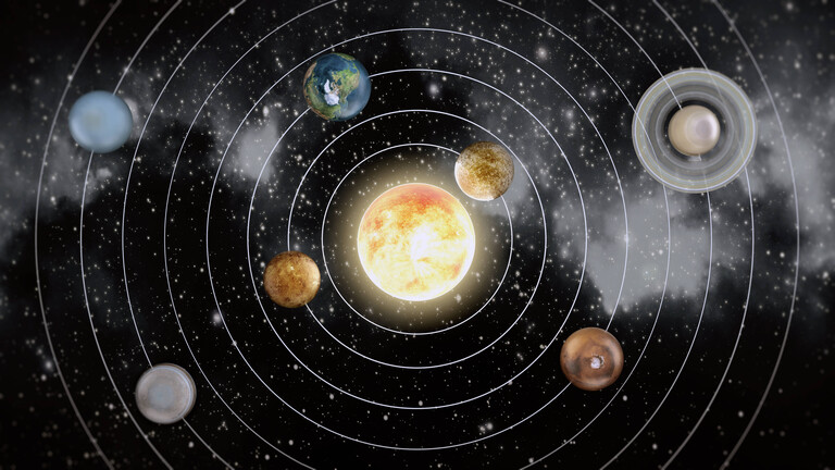 Eine Illustration unseres Sonnensystems mit der Sonne in der Mitte und den darum kreisenden Planeten