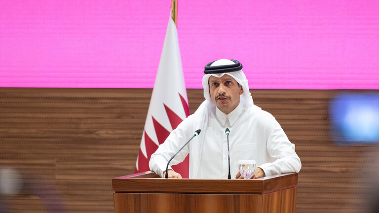 Foto von Katars Premierminister und Außenminister Mohammed bin Abdulrahman al-Thani, der am Mittwoch, den 10. September 2025, bei eine Pressekonferenz nach den israelischen Angriffen in Doha spricht.