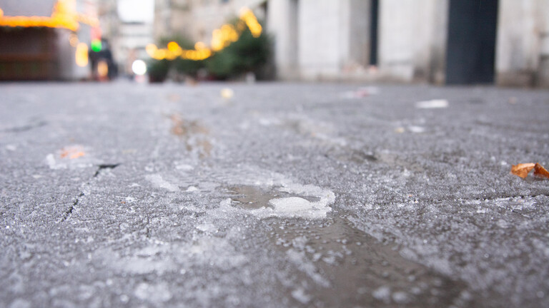 Eisige Fläche im nordrhein-westfälischen Bonn im November 2025