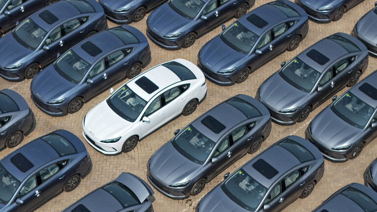 Elektroautos der chinesischen Firma Byd warten auf den Export.