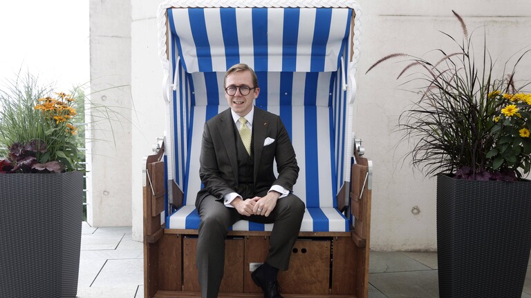 Philipp Amthor, CDU, Politiker im Strandkorb