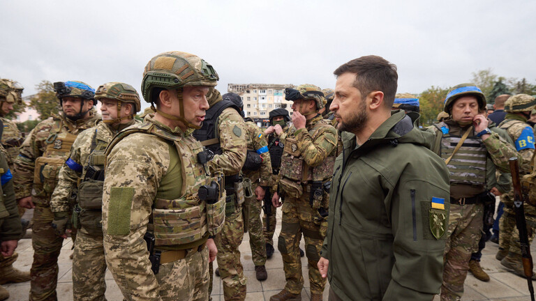 Der bisherige ukrainische Armeechef Oleksander Syrskyi (links) und Präsident Wolodymyr Selenskyj (links)