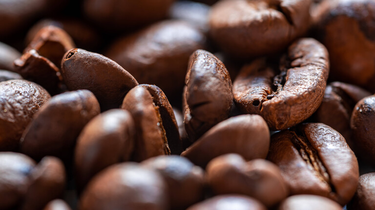 Nahaufnahme gerösteter Kaffeebohnen