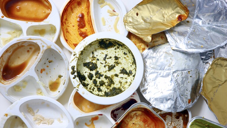 Verpackungsreste von Fertigmahlzeiten, Fertiggerichte, Plastik und Aluminium Müll - Convenience Food