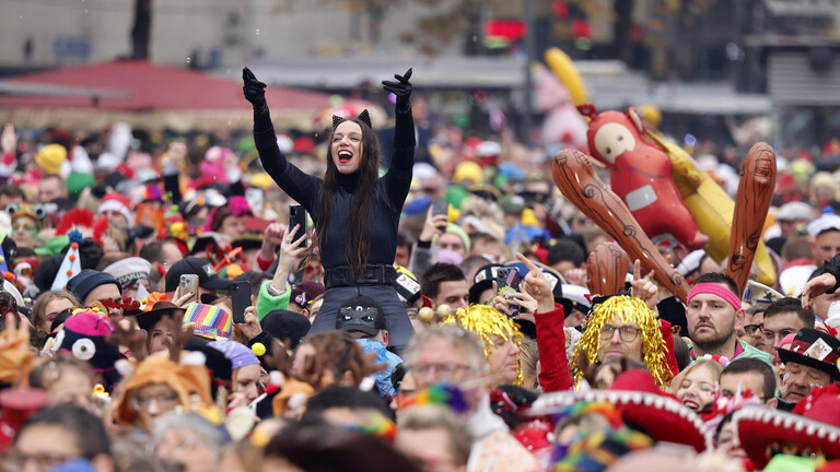 Kölner Karneval auf dem Heumarkt.