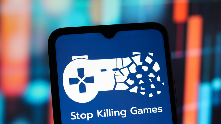 Auf einem Smartphone ist das Logo der Initiative "Stop Killing Games" zu sehen.