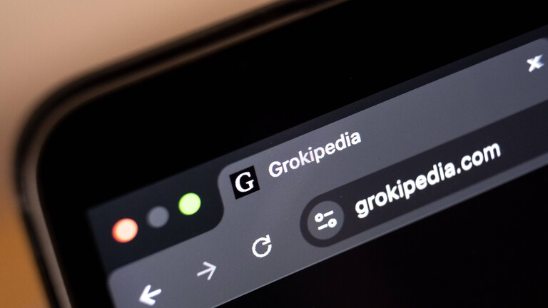 Grokipedia-Website auf Bildschirm