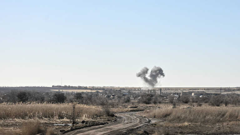Schwarzer Rauch steigt am 27. Februar 2026 in der Region Saporischschja in der Ukraine in den Himmel auf.