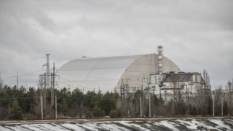 Foto des Sarkophags über dem 1986 havarierten Reaktor 4 des Atomkraftwerks in Tschernobyl (März 2026)
