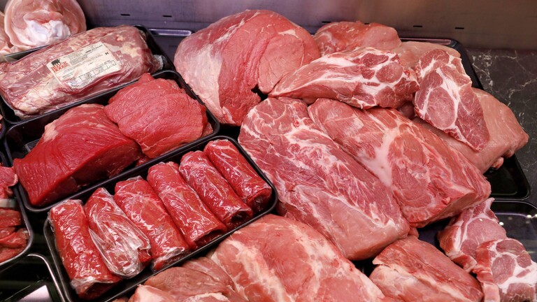 Die Fleischauslage der Dresden Junior Konsum Genossenschaft