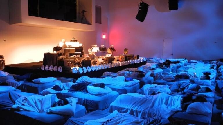 Teilnehmende bei einem Schlafkonzert in New York