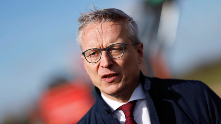 Digitalminister Karsten Wildberger (CDU) beim Spatenstich für das neue Cloud-Rechenzentren von Microsoft.