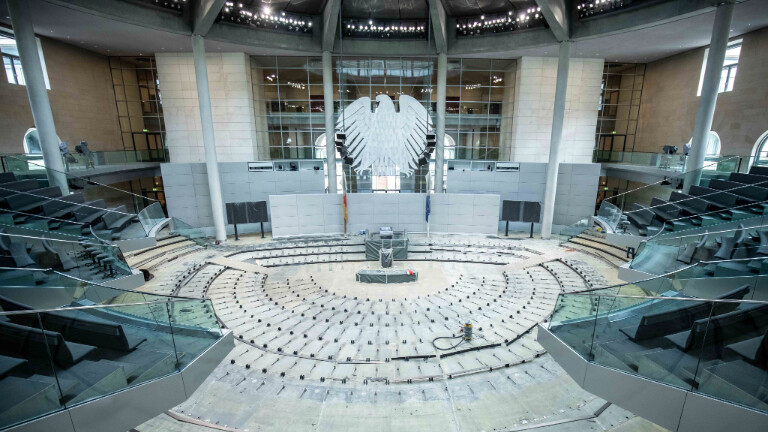 Der Boden im Plenarsaal des Deutschen Bundestag wird ausgetauscht.