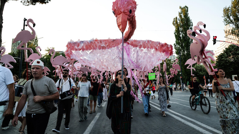 Ursprünglich ging es gegen ein Tourismusprojekt: Protestierende in der albanischen Hauptstadt Tirana am 17. June 2026.
