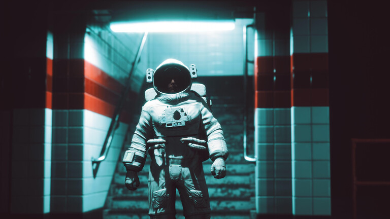 Ein Astronaut in einer dunklen U-Bahn-Station.