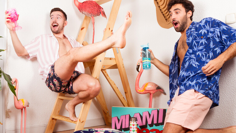 Ein Paar hat Spaß zusammen.