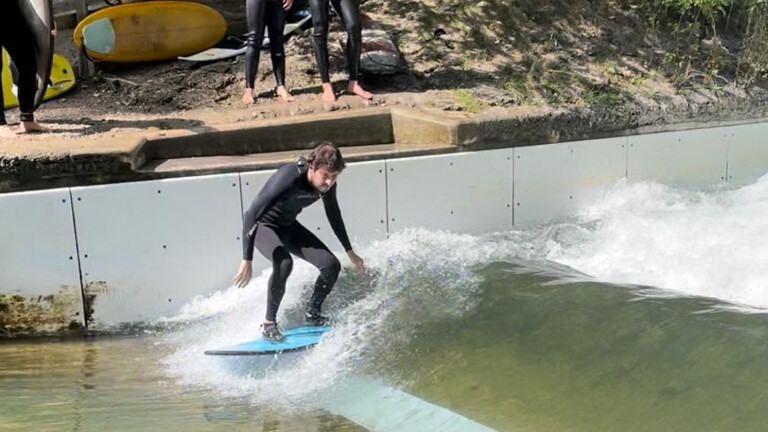 Psychotherapeut Sina Haghiri findet seinen Ausgleich an der Floßlände in München