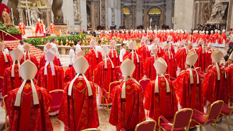Kardinäle im Petersdom