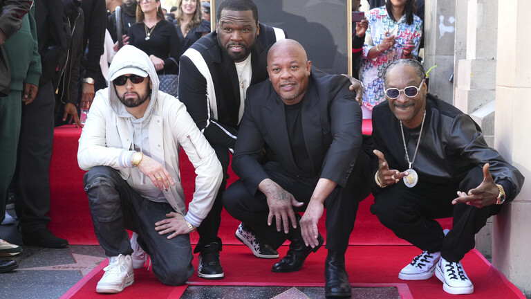 Verleihung eines goldenen Sterns für Dr. Dre auf dem Hollywood Walk of Fame: Rapper Eminem, 50 Cent, Musikproduzent Dr. Dre und Snoop Dogg