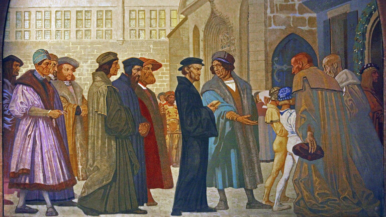 Eröffnung der "Oberen Schule" im Ägidien-Kloster in Nürnberg am 23.05.1526, jetzt Melanchthon-Gymnasium Nürnberg // Melanchthon (schwarzes Gewand) begibt sich mit dem Ratsherren Willibald Pirkheimer (türkisfarbener Mantel mit Pelzkragen) zur Eröffnungsfeier. Ihnen folgen: Eoban Hesse, Joachim Camerarius, Justus Jonas, Lazarus Spengler, Hieronymus Baumgartner und Albrecht Dürer. (Wandmalerei in der Gedächtnishalle von Prof. August Groh, Melanchthon-Haus, Melanchthon-Museum, Bretten, Kraichgau, Deutschland, Baden-Württemberg)