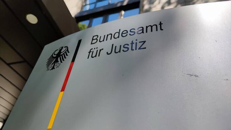 Schild Bundesamt für Justiz.