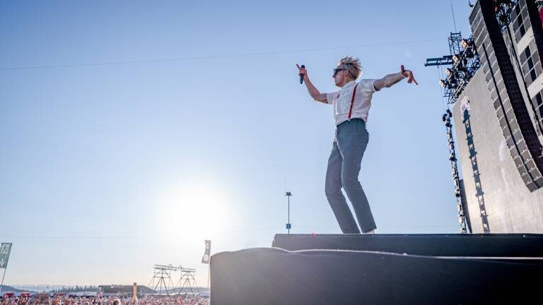 Felix Brummer von Kraftklub auf der Bühne von Rock am Ring 2024