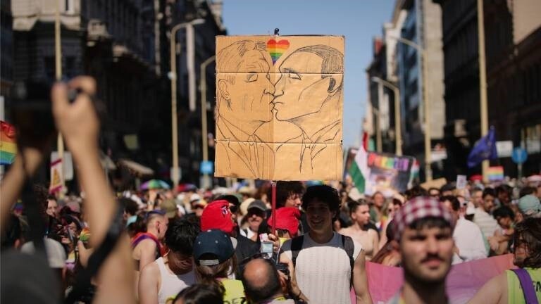 Teilnehmende bei der Budapest Pride
