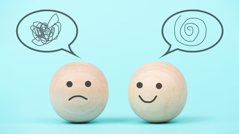 Ein trauriges und ein frühliches Gesicht (Symbolbild)