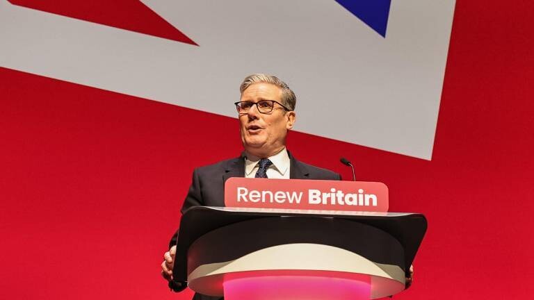Britischer Premierminister Keir Starmer spricht während der Jahreskonferenz der Labour Party 2025 in Liverpool (Vereinigtes Königreich, 28.09.2025)