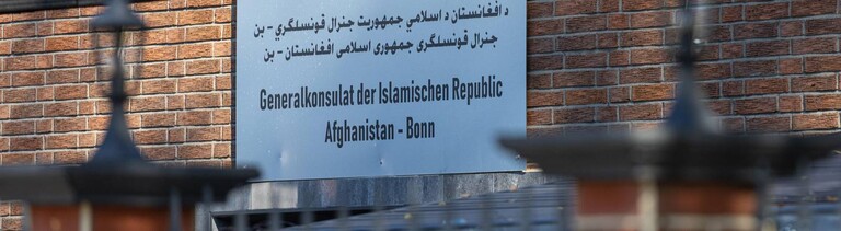 Schild am Eingang des Generalkonsulats der Islamischen Republik Afghanistan (Bonn, 02.10.2025)