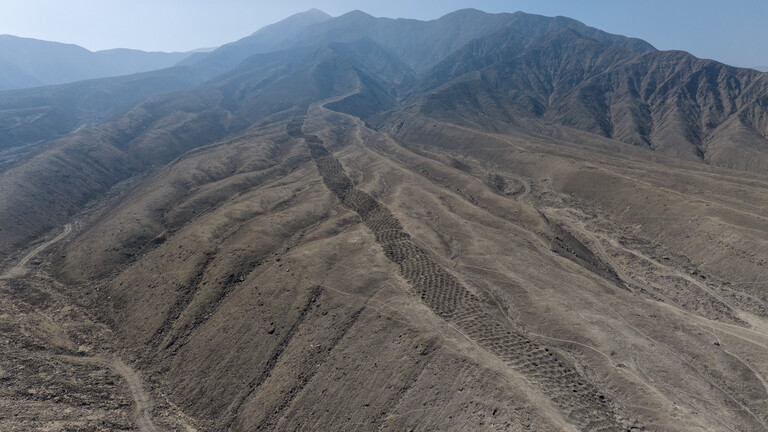 Das "Band der Löcher": Ein Bergrücken mit vielen Vertiefungen