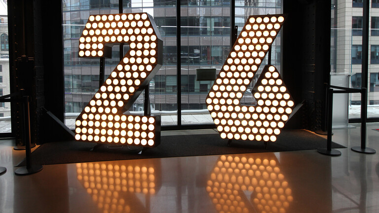 26 als große leuchtende Zahlen