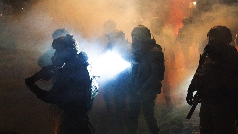 Bundesbeamte in den USA im Nebel