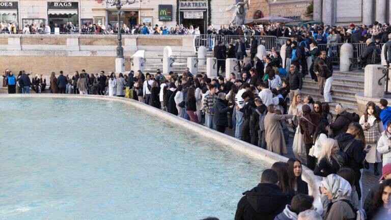 Erster Tag mit Eintrittsgebühr für das Trevi-Brunnenbecken für Touristen und Nicht-Einwohner Roms