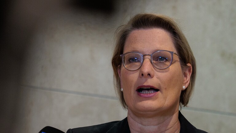 Stefanie Hubig (SPD), Bundesjustizministerin, gibt ein Pressestatement im Willy-Brandt-Haus.