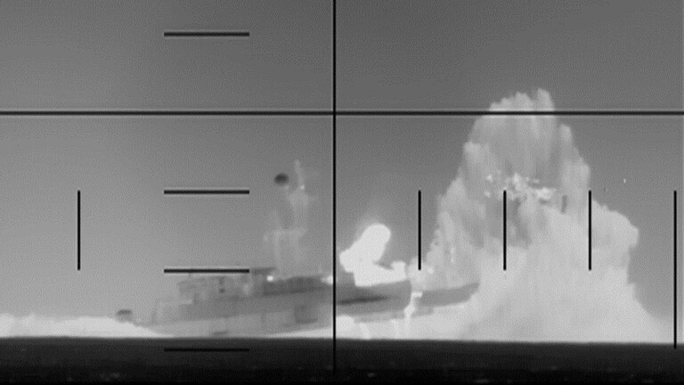 Das US-amerikanische Verteidigungs- bzw Kriegsministerium hat Bilder vom Abschuss eines iranischen Kriegschiffes veröffentlicht