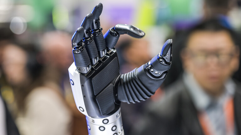 Eine humanoide Roboterhand