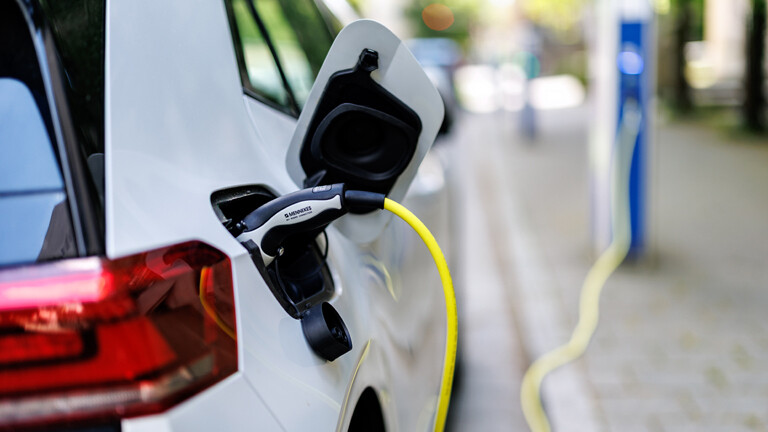 E-Auto an Ladesäule