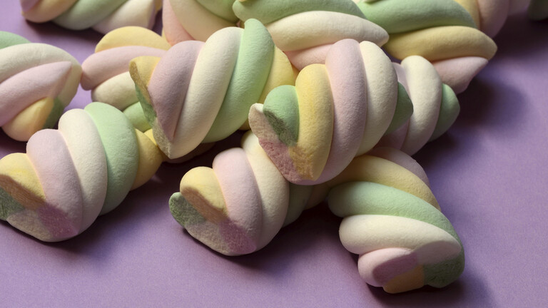 pastellfarbene Schaumzuckerware