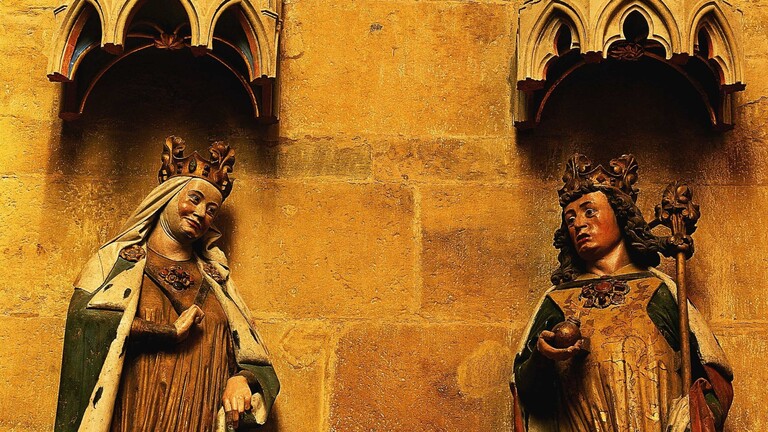An der Wand des Doms St. Afra in Meißen prangen die Statuen der Stifter des Doms, Kaiser Otto I. und Kaiserin Adelheid