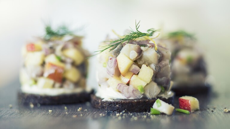 Pumpernickel mit Matjessalat