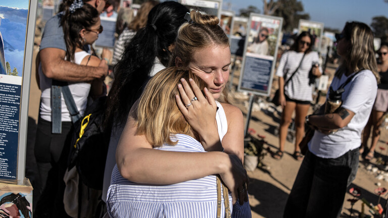 Gedenktafeln an die Opfer des Nova-Festivals vom 07. Oktober 2023