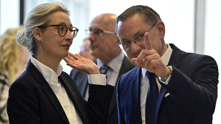 Alice Weidel und Tino Chrupalla, die AfD-Vorsitzenden, im Porträt.