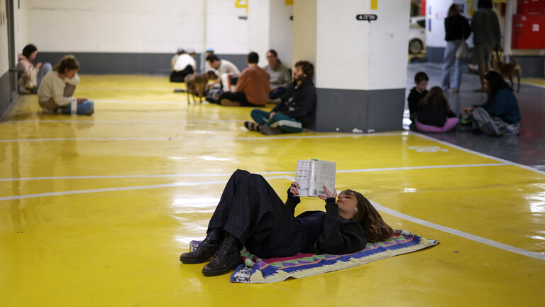 Eine Tiefgarage in Tel Aviv, die als Schutzbunker dient.