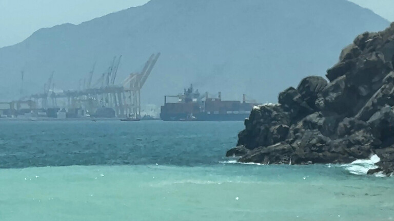 Ein Schiff in der Straße von Hormus