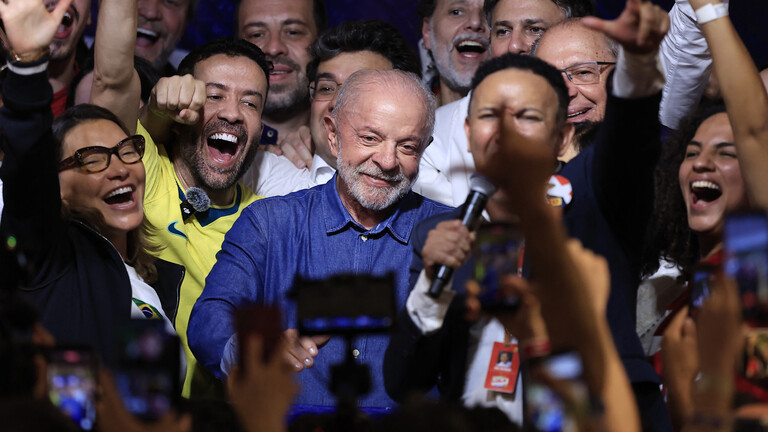 Der brasilianische Präsident und Kandidat der Arbeiterpartei (PT) für die Wiederwahl, Luiz Inácio Lula da Silva, reagiert auf die ersten Ergebnisse der Stichwahl um das Präsidentenamt am 25. Oktober 2026 in São Paulo, Brasilien.