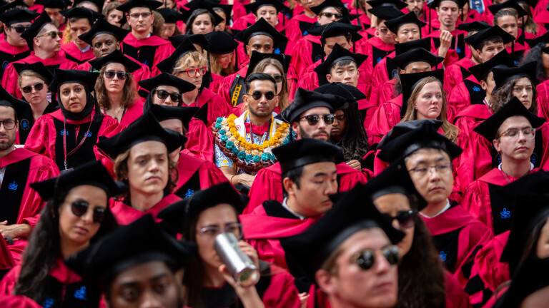 Absolventinnen und Absolventen der US-Eliteuniversität Harvard in Cambridge im Mai 2024