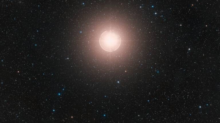 Beteigeuze, auch bekannt als Schulterstern des Orion, hat nun nachweislich einen Begleiterstern