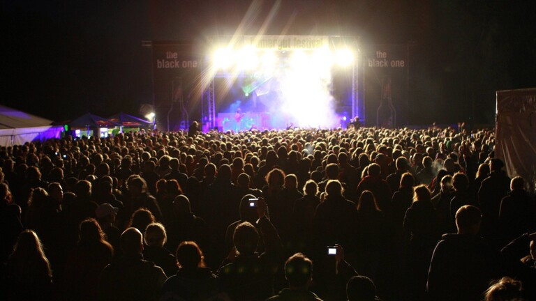 Crowd vor der Bühne beim Immergut Festival